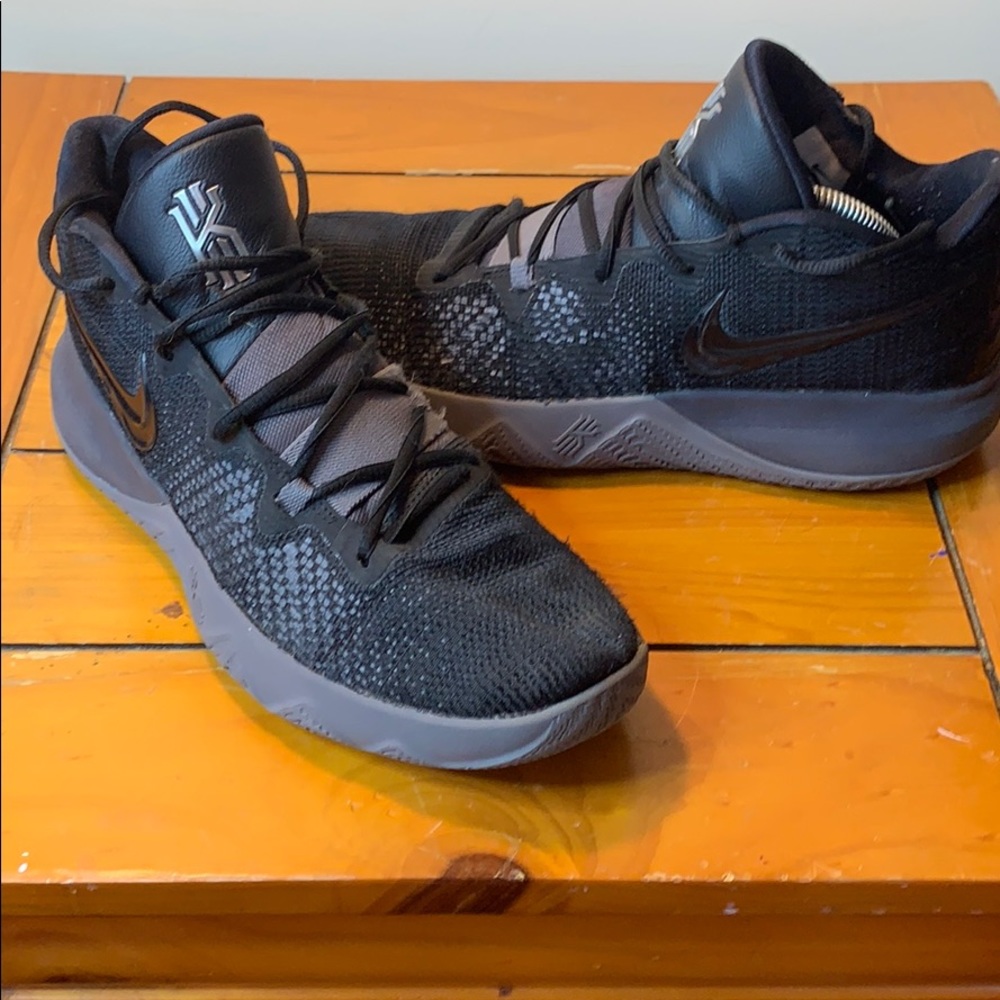 Men’s Nike Zoom Basketball Shoe sz 10.5